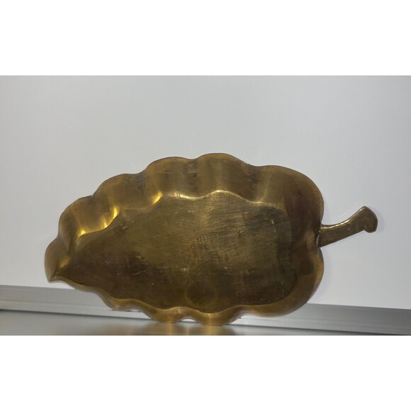 Vintage Solid heavy Brass Leaf Dish Mid Century Modern Catch all Tray, 9" x 5". - Picture 8 of 8